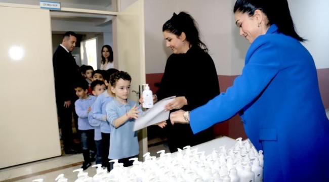 Bayraklı'da 14 Okulda 2 Bin 200 Öğrenciye Hijyen Eğitimi