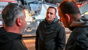 Bornova'da gece asfalt mesaisi