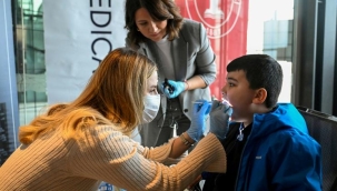 Bornova'da işitme engelli öğrencilere diş taraması ve tarih yolculuğu