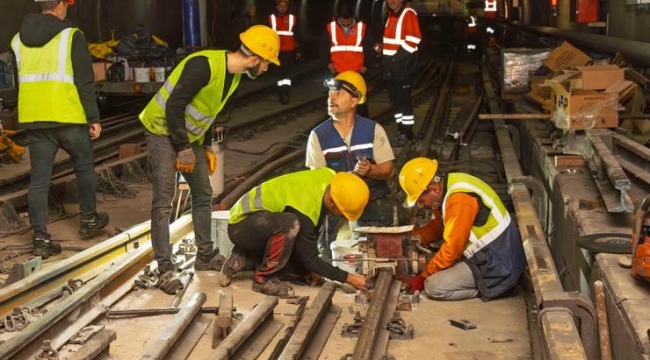 Bornova'da metro hattında raylar yenileniyor