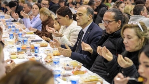 Büyükşehir'in iftar sofrası bu kez Foça'da kuruldu