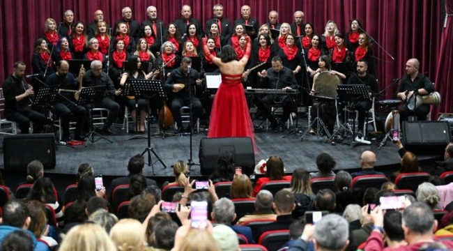 Dayanışmanın Türküsü Bornova'da Yükseldi