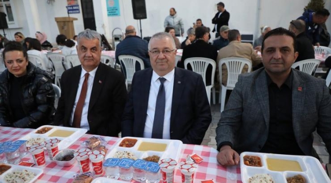 Edremit Belediyesi iftar sofraları Altınoluk'ta kuruldu