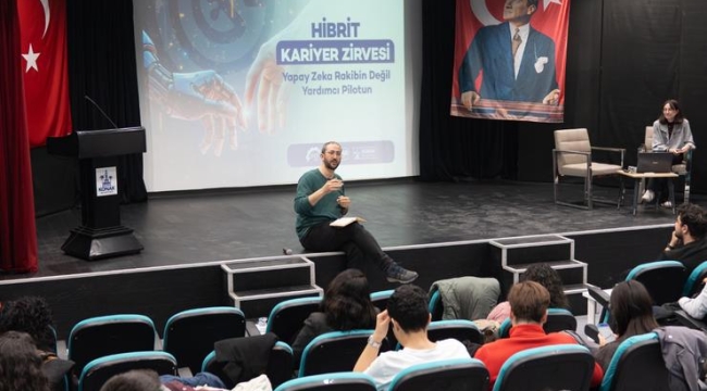 Gençler 'Hibrit Kariyer Zirvesi' için Konak'ta bir araya geldi