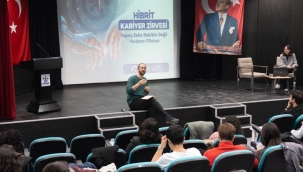 Gençler 'Hibrit Kariyer Zirvesi' için Konak'ta bir araya geldi