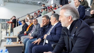 Göztepe'nin Avrupa zaferine Başkan Tugay da eşlik etti