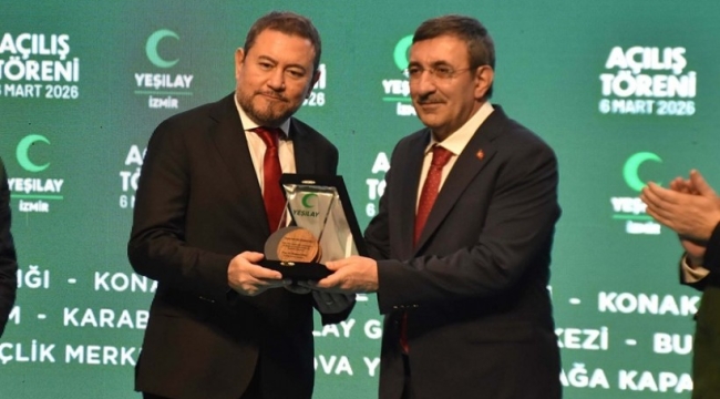 İzmirli İş İnsanı Nazım Torbaoğlu'na Bir Gurur Plaketi de Cevdet Yılmaz'dan