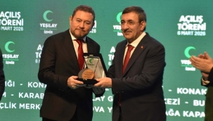 İzmirli İş İnsanı Nazım Torbaoğlu'na Bir Gurur Plaketi de Cevdet Yılmaz'dan