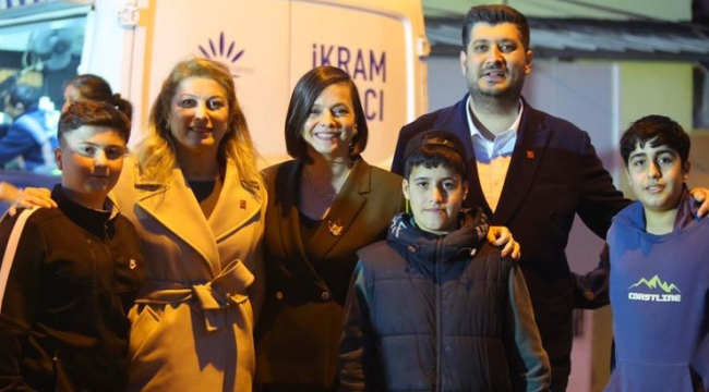 Karabağlar 'daki iftar buluşmasına CHP Kadın Kolları Genel Başkanı Asu Kaya konuk oldu