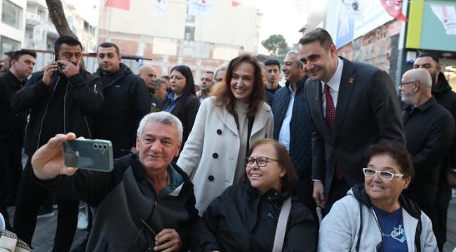 Karşıyaka Çarşı'ya dev sofra: 5 bin kişi iftarda buluştu!