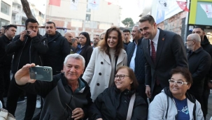 Karşıyaka Çarşı'ya dev sofra: 5 bin kişi iftarda buluştu!