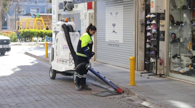 Konak'tan temizliğe pratik çözüm: Filler görev başında