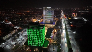 Manisa Büyükşehir Belediyesinden Tıp Bayramı'na Özel Işıklandırma