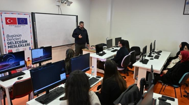 Manisa Büyükşehir'den Gençlere Dijital Gelecek Vizyonu