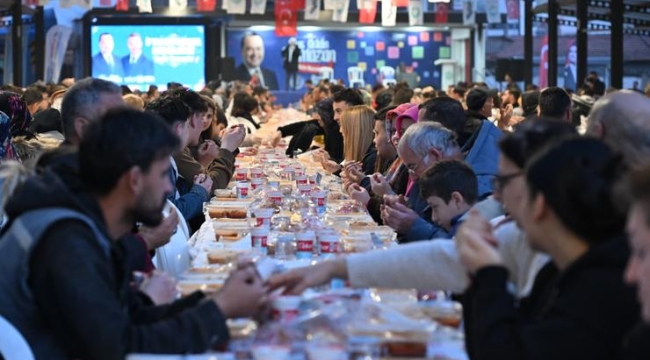 Manisa Büyükşehir'in İftar Sofrası Akhisar'da Kuruldu