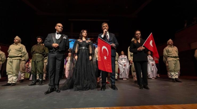 ''Uyan Memet'' Çanakkale ruhunu sahneye taşıdı