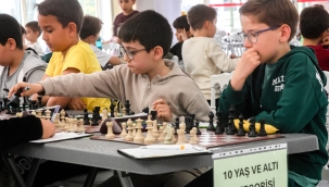 Bayraklı'da 23 Nisan Programları Çocukların Yoğun Katılımıyla Devam Ediyor