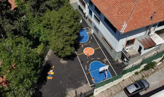 Konak'ta 'renkli dokunuş' okul bahçelerine de geldi