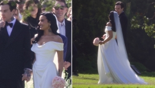 Ünlü şarkıcı muradına erdi... Herkes aynı yorumu yaptı: Boşanan arkadaşının eski gelinliğini giymiş!