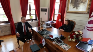 Urla Belediye Başkanlığı Koltuğuna Türkiye'nin Seçilmiş İlk Çocuk Meclisi Başkanı Oturdu