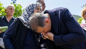 Başkan Tugay'dan Anneler Günü'nde duygulandıran sürpriz