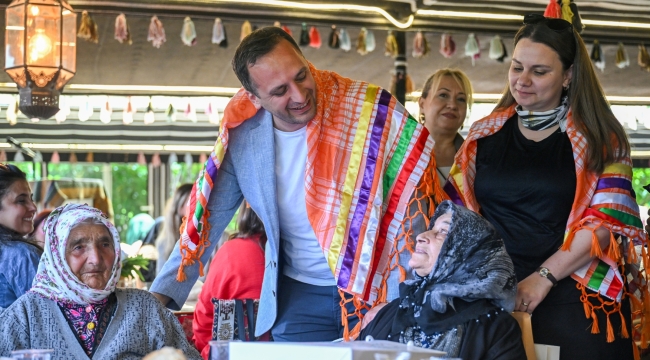 Bornova'da Anneler Günü'ne sevgi, dayanışma ve duygu dolu kutlama