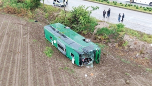 Otobüs devrildi: 46 yaralı