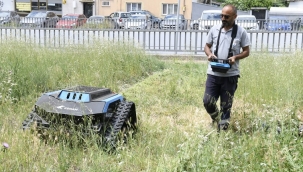 Çiğli'de temizlikte yeni dönem: Ot biçme robotu devrede