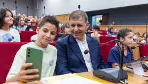 Çocuklar İzmir'in yönetiminde söz sahibi