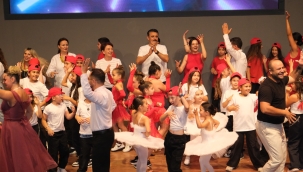 Dikili'de sanat rüzgarı: 7'den 70'e tüm kursiyerler yıl sonu coşkusunda buluştu