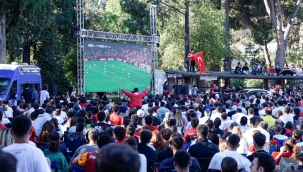 İzmir'de Dünya Kupası heyecanı meydanlara taştı
