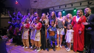Karşıyaka'da halk dansları kursuna muhteşem final!