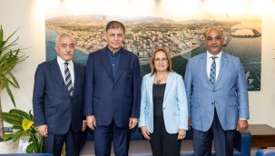 Başkan Tugay Güzelbahçe'de esnaf ve vatandaşlarla buluştu