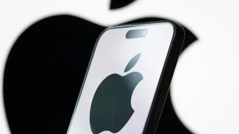 Apple 110 ülkede iPhone kullanıcılarına hedefli güvenlik uyarısı gönderdi