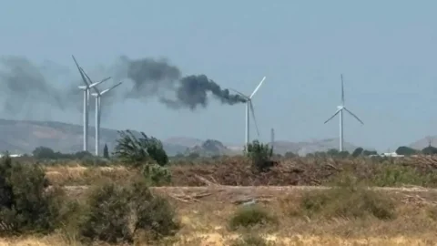 Bergamada rüzgar türbini yanarak kullanılamaz hale geldi