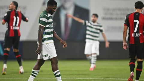 Bursaspor İstanbul'da ilk yenilgisini aldı
