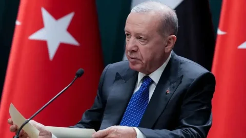 Cumhurbaşkanı Erdoğan ile Birleşik Krallık Başbakanı Burnham telefonda görüştü