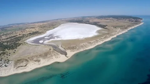 Edirne'de Taşaltı Gölü kurudu, tuz tabakası ortaya çıktı