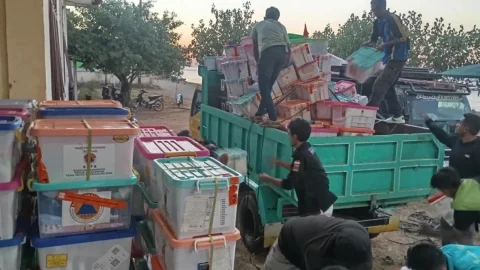 Endonezyada 7,7 büyüklüğündeki depremde can kaybı 68'e yükseldi