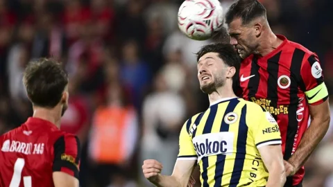 Fenerbahçe, Gençlerbirliği'ne 2-1 yenildi