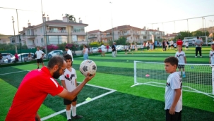 Hayriye ve Vehbi Özen Çocuk Etkinlik Merkezi ile Mavi Kelebek Anı Parkı Alaçatı'da hizmete açıldı