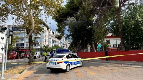 İzmir'de 15 yaşındaki çocuk evde tabancayla vurularak öldü