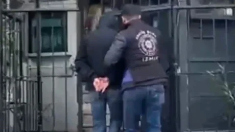 İzmir'de 23 yıl kesinleşmiş cezası olan uyuşturucu taciri yakalandı