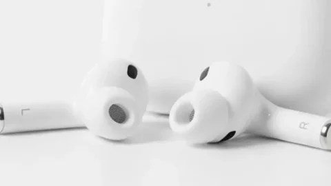 Kameralı AirPods iddiası somut kanıta kavuştu