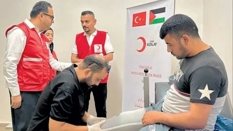 Kızılay Gazze'de protez-ortez yardımı başlattı