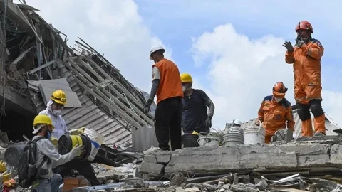 Kolombiya'daki 7,4 büyüklüğündeki depremin maddi kaybı 9,5 milyar dolar olarak açıklandı
