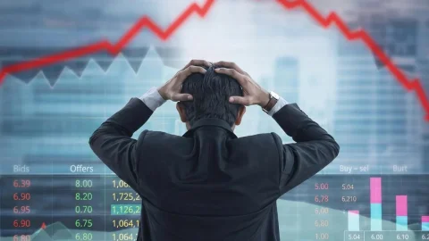 Küresel yükselişin ardından altın ve petrol geriledi