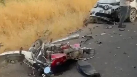 Mardin'de otomobille çarpışan motosikletteki iki kişi yaşamını yitirdi