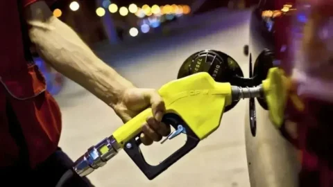 Motorine 2,92 TL zam geldi, tabelalar gece yarısı değişti