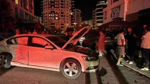 Niğde'de zincirleme kaza: 5 araca çarpan sürücü kaçtı
